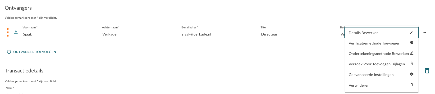 Drie puntjes rechts van een ondertekenaar in het dashboard